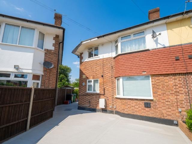 Elmcroft Close, Feltham TW14, 2 bed flat to rent, £1,675 pcm | PrimeLocation
