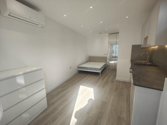 Elmcroft Crescent, Cricklewood NW11, Studio to rent, £1,200 pcm | PrimeLocation