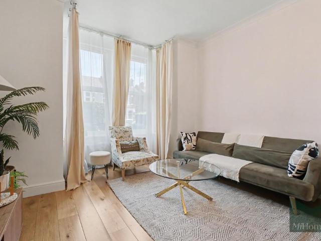 Elmdale Road, London 2 bed apartment to rent £1,850 pcm £427 pw