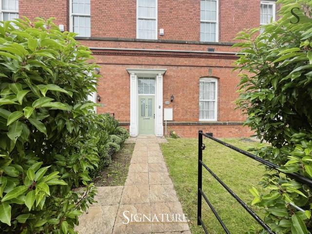 Elmdon Drive, Leicester, LE5 1 bed flat to rent £1,050 pcm £242 pw