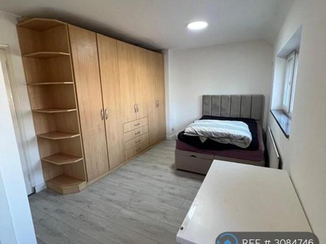 Elmdon Road, Hounslow, TW4 1 bed in a house share to rent £850 pcm £196 pw