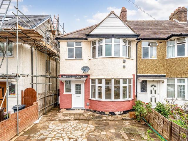 Elmer Gardens, Isleworth TW7, 3 bed property to rent, £2,395 pcm | PrimeLocation
