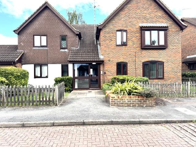Elmer Mews, Fetcham KT22, 1 bed flat to rent, £1,150 pcm | PrimeLocation