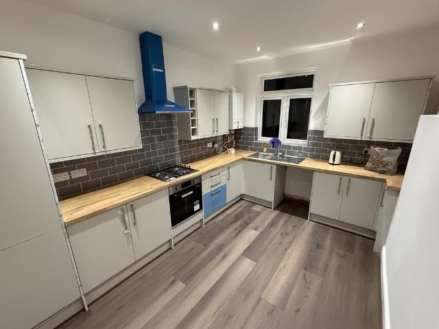 Elmers End Road, SE20 7UX 3 bed flat to rent £2,400 pcm £554 pw