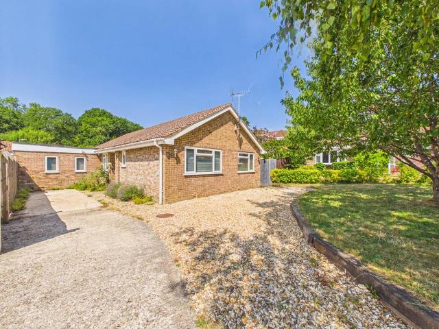 Elmers Way, Bransgore, Christchurch 4 bed detached bungalow to rent £2,295 pcm £530 pw