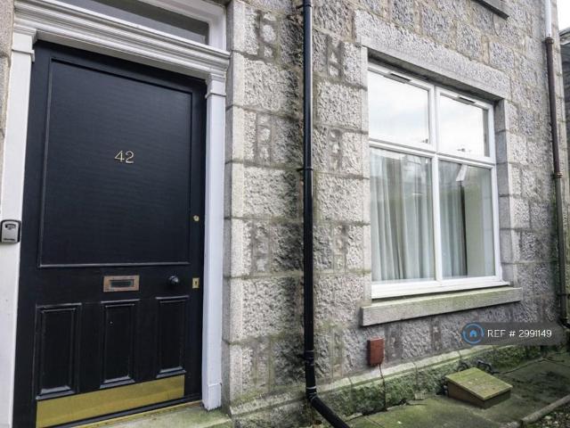 Elmfield Avenue, Aberdeen, AB24 1 bed in a flat share to rent £525 pcm £121 pw