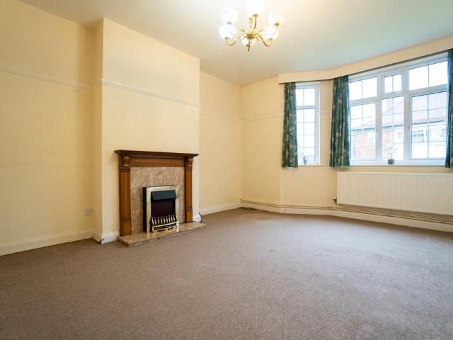 Elmfield Avenue, Leicester LE2 2 bed apartment to rent £1,000 pcm £231 pw