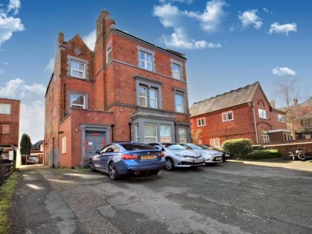 Elmfield Avenue, Leicester LE2 2 bed flat to rent £895 pcm £207 pw