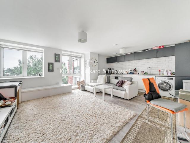 Elmfield Road, Bromley, Kent BR1, 1 bed flat to rent, £1,450 pcm | PrimeLocation