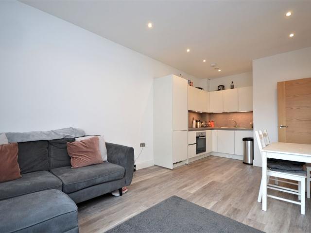 Elmfield Road, Bromley BR1, 1 bed flat to rent, £1,400 pcm | PrimeLocation