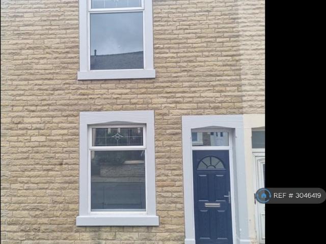 Elmfield St, Accrington, BB5 3 bed terraced house to rent £850 pcm £196 pw
