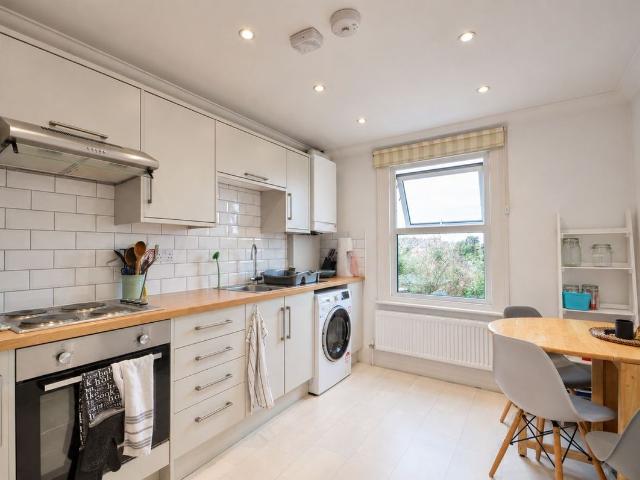 Elmgrove Road, Weybridge KT13, 1 bed flat to rent, £1,450 pcm | PrimeLocation