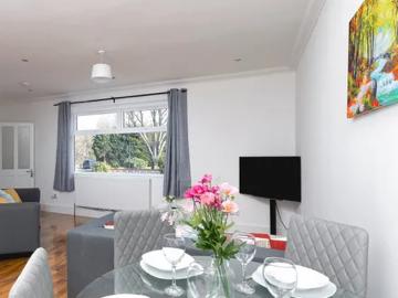 Elmhurst Road, Enfield Wash, London, EN3 5TB, United Kingdom | 4 bed apartment for rent #115918002 | Rentberry