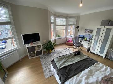 Elmhurst Street, London SW4, 3 bed flat to rent, £3,300 pcm | PrimeLocation