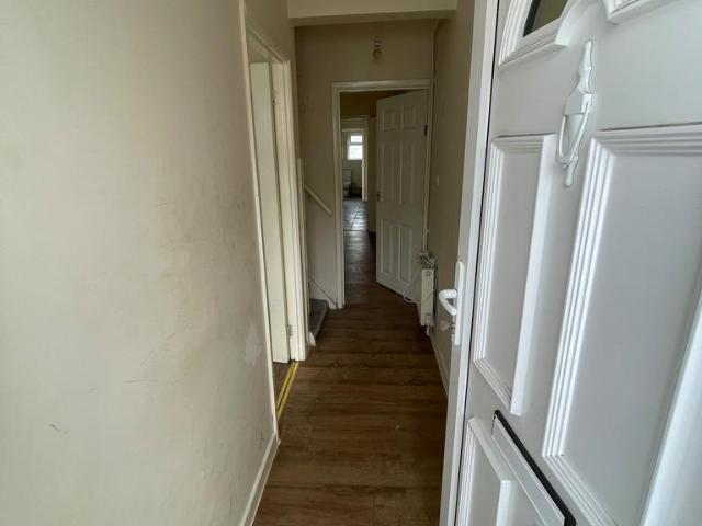 Elmina Road, Swindon SN1 2 bed terraced house to rent £1,150 pcm £265 pw