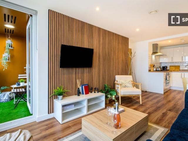 Elmira Way, Salford, M5 3DE, United Kingdom | 2 bed apartment for rent #145088959 | Rentberry