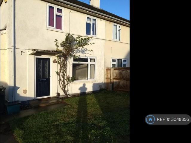 Elmleaze, Gloucester, GL2 3 bed semi detached house to rent £1,325 pcm £306 pw