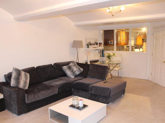 Elms Crescent, London, SW4