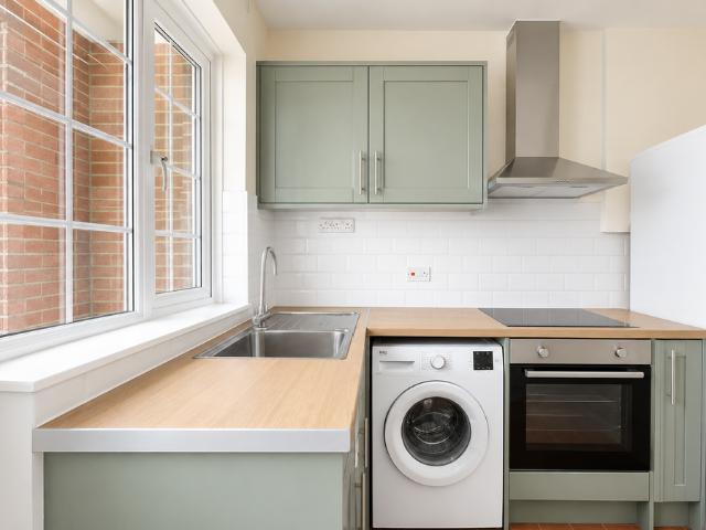 Elms Parade, Botley OX2, 3 bed flat to rent, £1,800 pcm | PrimeLocation