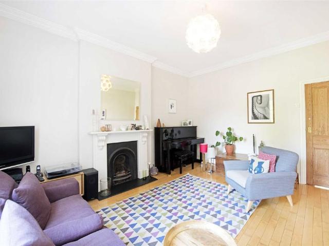 Elms Road, London, SW4 2 bed flat to rent £2,400 pcm £554 pw