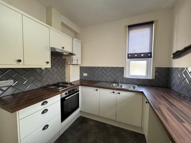 Elmsleigh Park, Paignton TQ4, 3 bed flat to rent, £1,150 pcm | PrimeLocation
