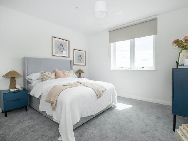 Riverview, Staines TW18 1 bed apartment to rent £1,550 pcm £358 pw