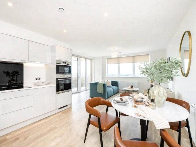 Elmsleigh Road, Staines Upon Thames, Surrey TW18, 2 bed flat to rent, £1,995 pcm | PrimeLocation