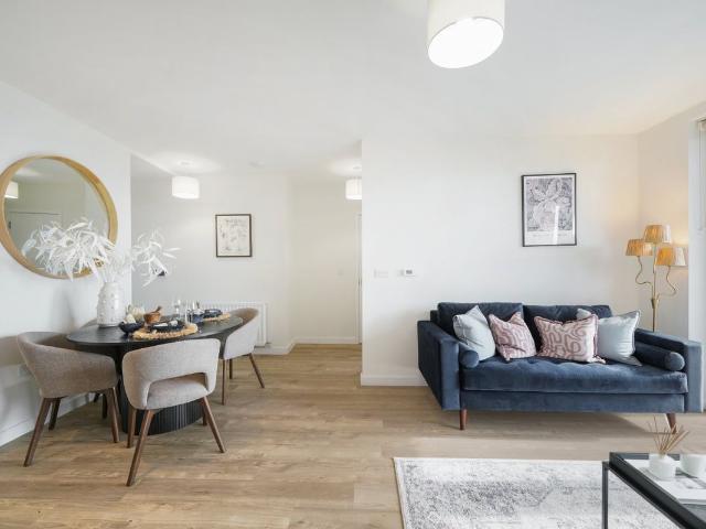 Elmsleigh Road, Staines Upon Thames TW18, 1 bed flat to rent, £1,600 pcm | PrimeLocation