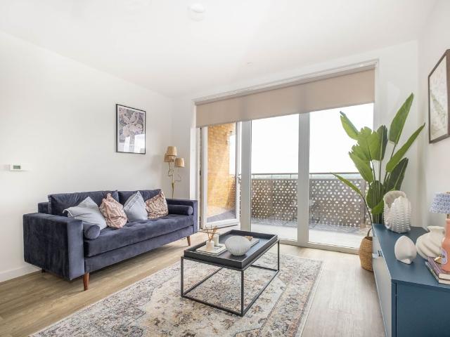 Riverview, Staines TW18, 1 bed flat to rent, £1,860 pcm | PrimeLocation