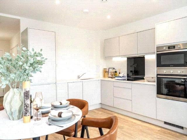 Elmsleigh Road, Staines upon Thames. 2 bed apartment to rent £2,149 pcm £496 pw