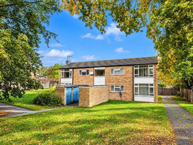 Elmswood, Bookham KT23, 1 bed flat to rent, £1,250 pcm | PrimeLocation