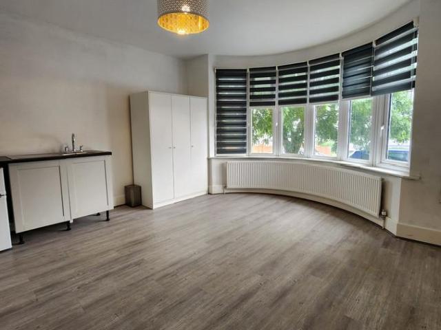 Elmstead Avenue, Wembley, HA9 Studio to rent £1,300 pcm £300 pw
