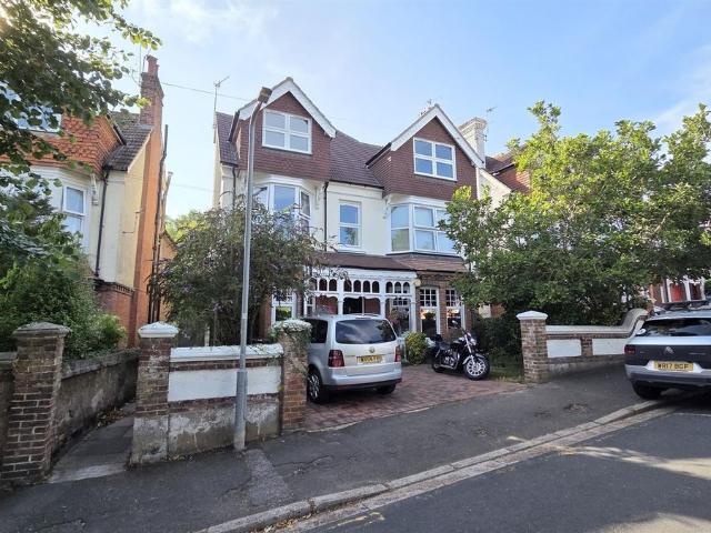 Elmstead Road, Bexhill On Sea TN40, 2 bed flat to rent, £1,100 pcm | PrimeLocation