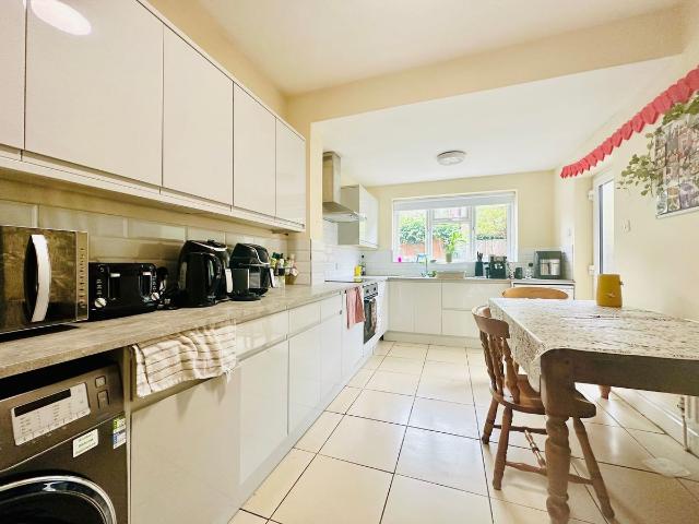 Elmsthorpe Avenue, Lenton NG7, 6 bed semi detached house to rent, £3,380 pcm | PrimeLocation