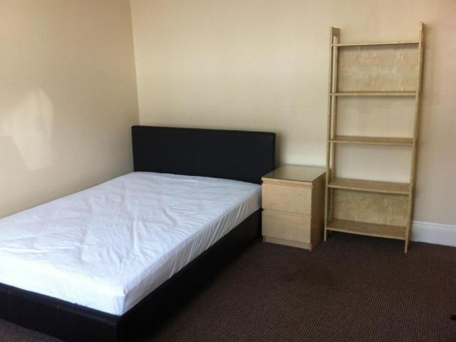 Elmsthorpe Avenue, Nottingham. 5 bed property to rent £2,409 pcm £556 pw
