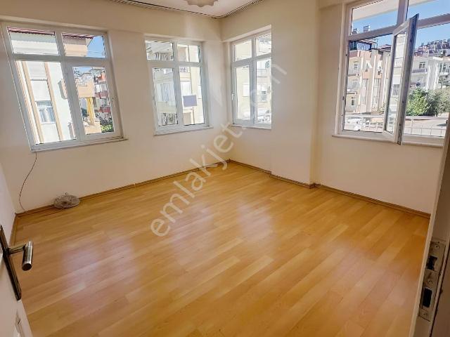 Şelale Mah De Kiralık Ara Kat