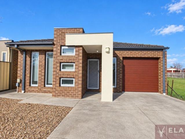 ELAND REAL ESTATE PROUDLY PRESENTS Family Home with Flexible Fourth Bedroom or Study