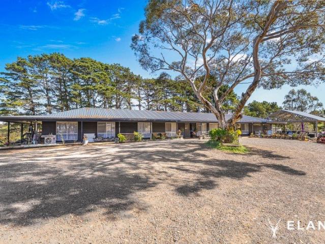 ELAND REAL ESTATE PROUDLY PRESENTS 12 Dunbar Road, Pentland Hills VIC