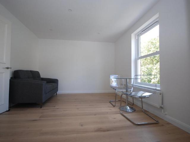 Elba Place, London SE17 1 bed apartment to rent £1,700 pcm £392 pw
