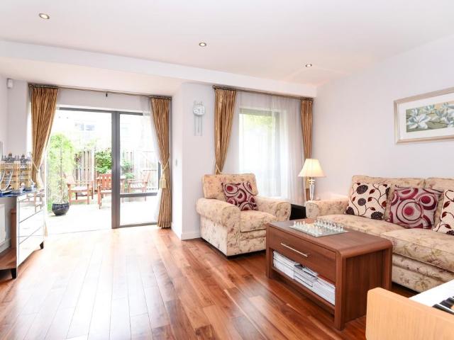 Elbe Street, Fulham, London, SW6 3 bed house to rent £4,950 pcm £1,142 pw