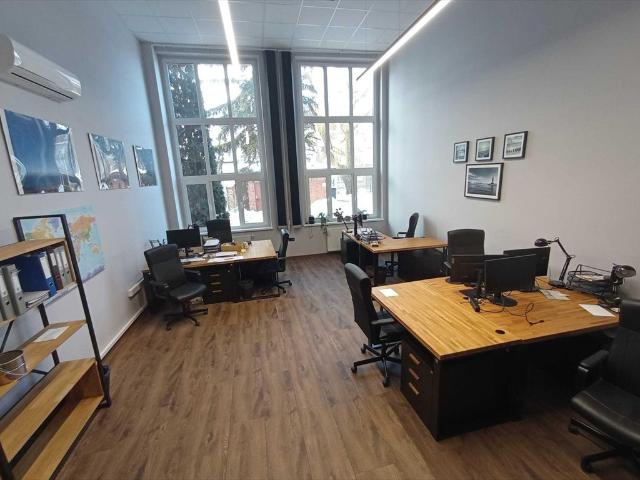 Nowoczesny lokal biurowy 320 m² z parkingiem i klimatyzacją