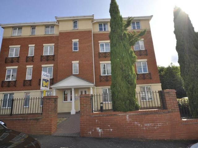 Elbow Street, Cradley Heath 2 bed flat to rent £875 pcm £202 pw