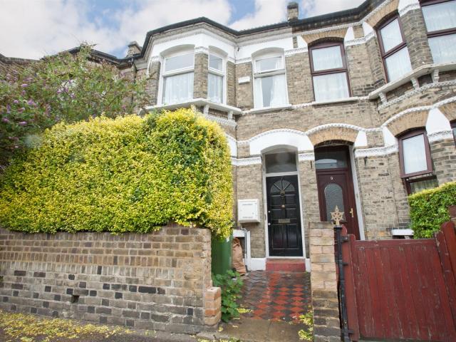 Elcot Avenue, London, SE15