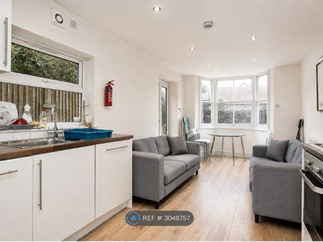 Elcot Avenue, London SE15, 5 bed terraced house to rent, £4,500 pcm | PrimeLocation