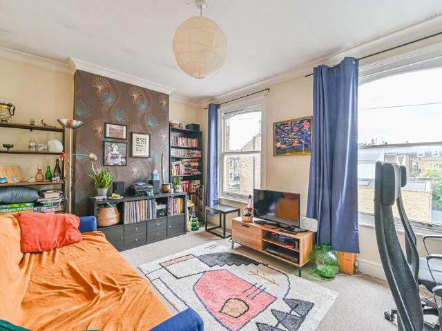 Elcot Avenue, Peckham, London, SE15 1 bed flat to rent £1,800 pcm £415 pw