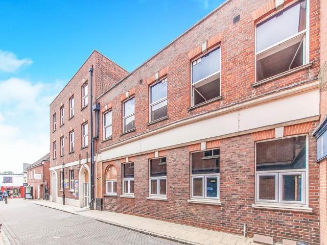 Eld Lane, Colchester 1 bed flat to rent £950 pcm £219 pw