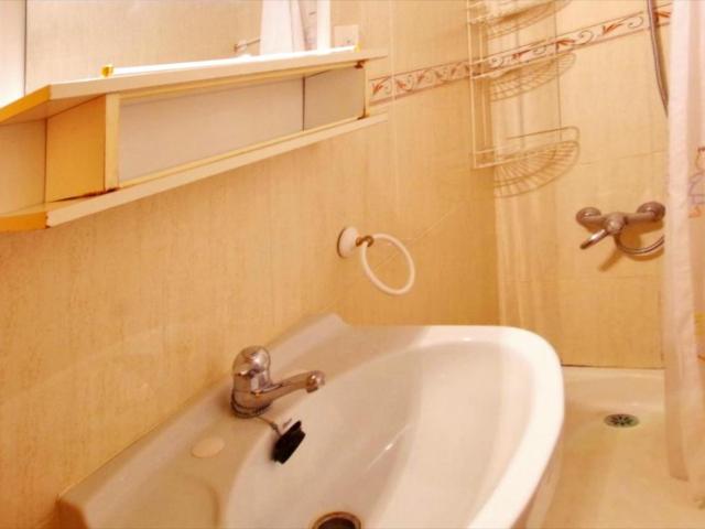 Elda: piso 3º, 70 m2, 2 dormitorios. 300 €