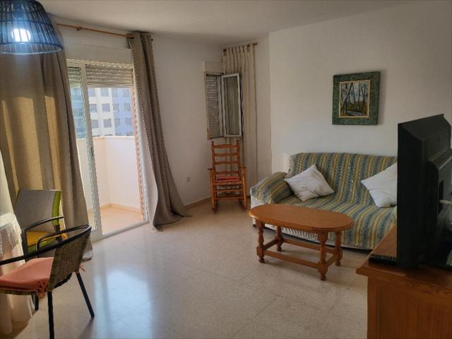 Elda: piso 72 m2, ascensor, 3 dormitorios, garaje cerrado. Sólo para profesores
