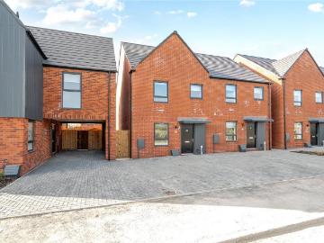 Elder Drive, Houghton Regis. 3 bed house to rent £1,675 pcm £387 pw