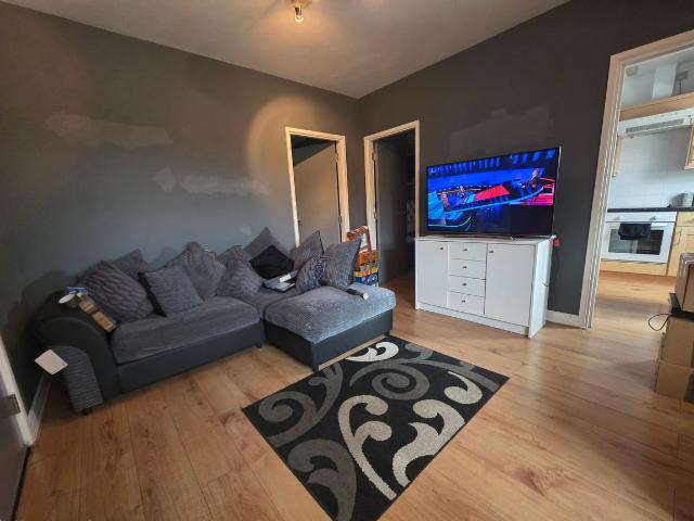 Elder Grove, Wolverhampton WV11, 2 bed flat to rent, £900 pcm | PrimeLocation